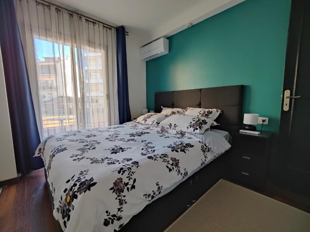 Cozy green bedroom in vacation apartment Antibes