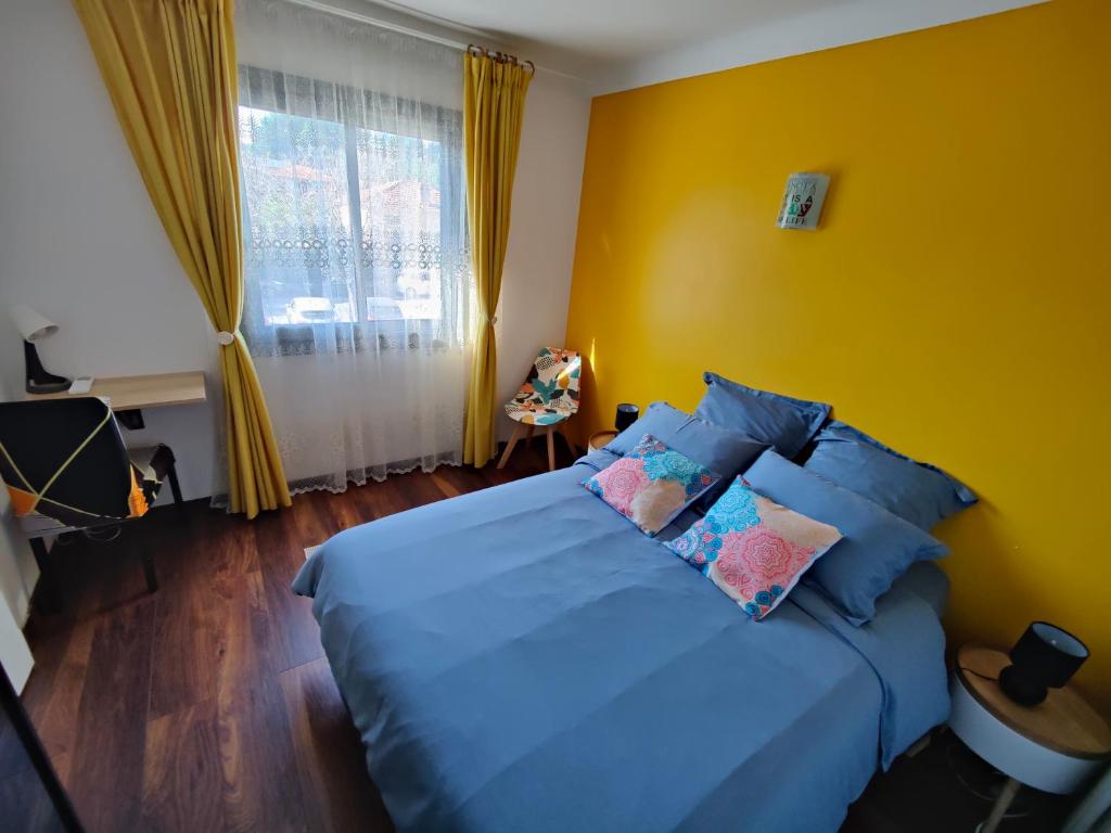 Cozy yellow bedroom in vacation apartment Antibes